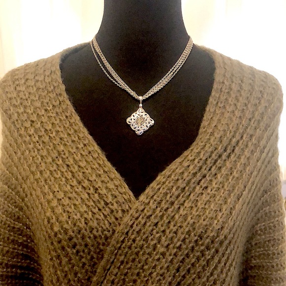 AERIE Women’s Olive Wide Knit One Size Loose Fitting Cardigan Wrap With Arms OS - Picture 2 of 9